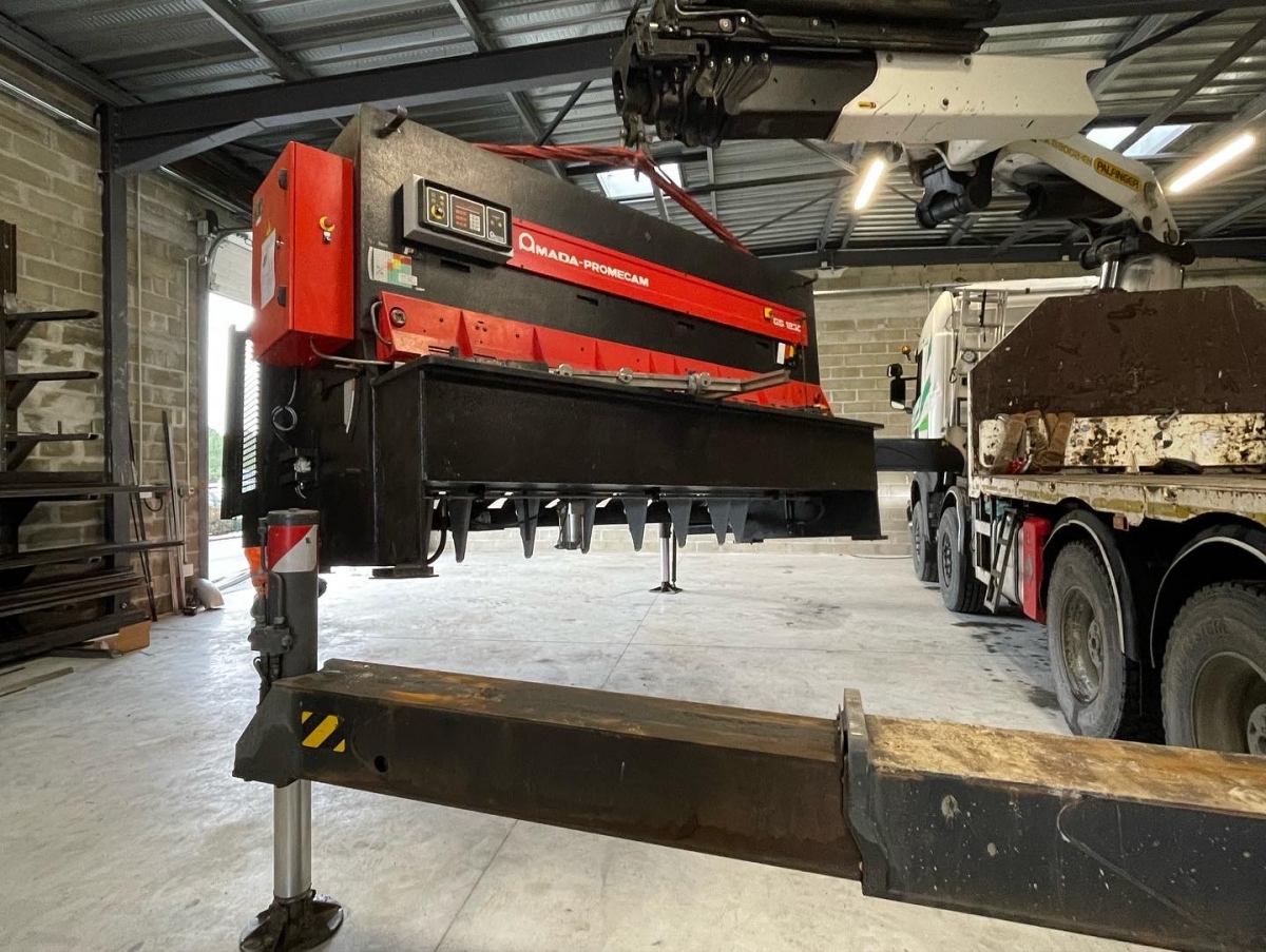 Manutention d'une machine industrielle 