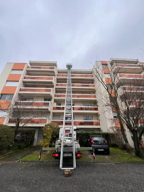 Monte meuble en location