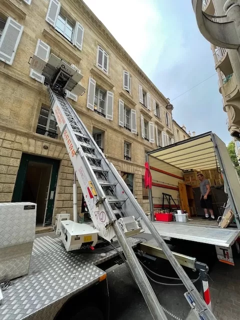 déménageurs avec monte meubles à Bordeaux